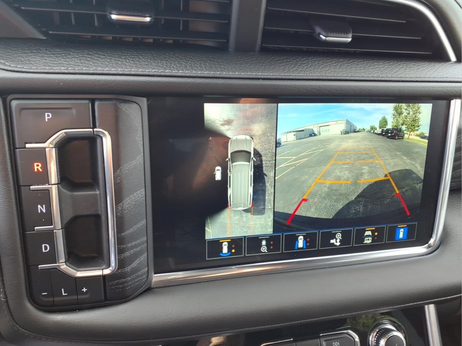 Used 2023 GMC Yukon Denali AWD/4WD image 10