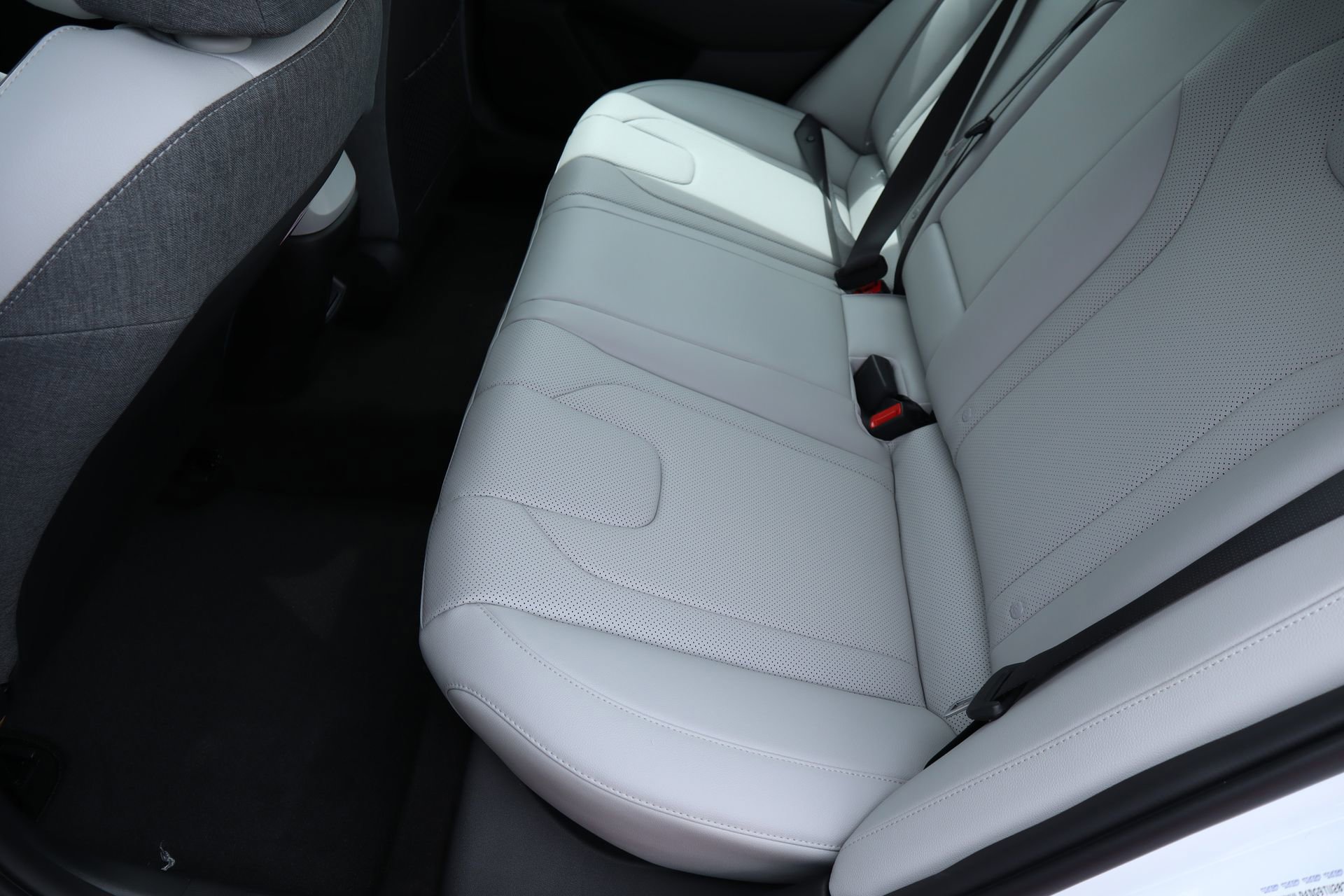 New 2026 Hyundai Elantra Limited FWD image 14