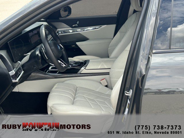 Used 2025 BMW 750e xDrive w/ Premium Package AWD/4WD image 11
