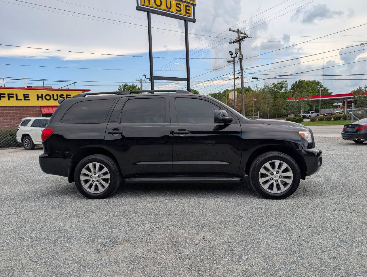 Used 2016 Toyota Sequoia Limited w/ Safety & Convenience Package AWD/4WD image 5