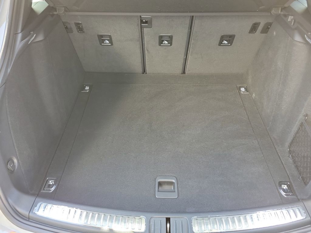 Certified 2025 Porsche Macan image 17