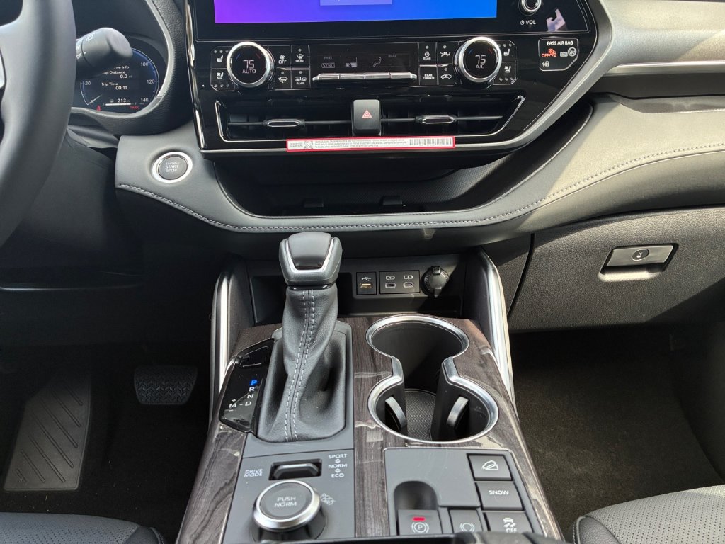 New 2026 Toyota Highlander Limited AWD/4WD image 16