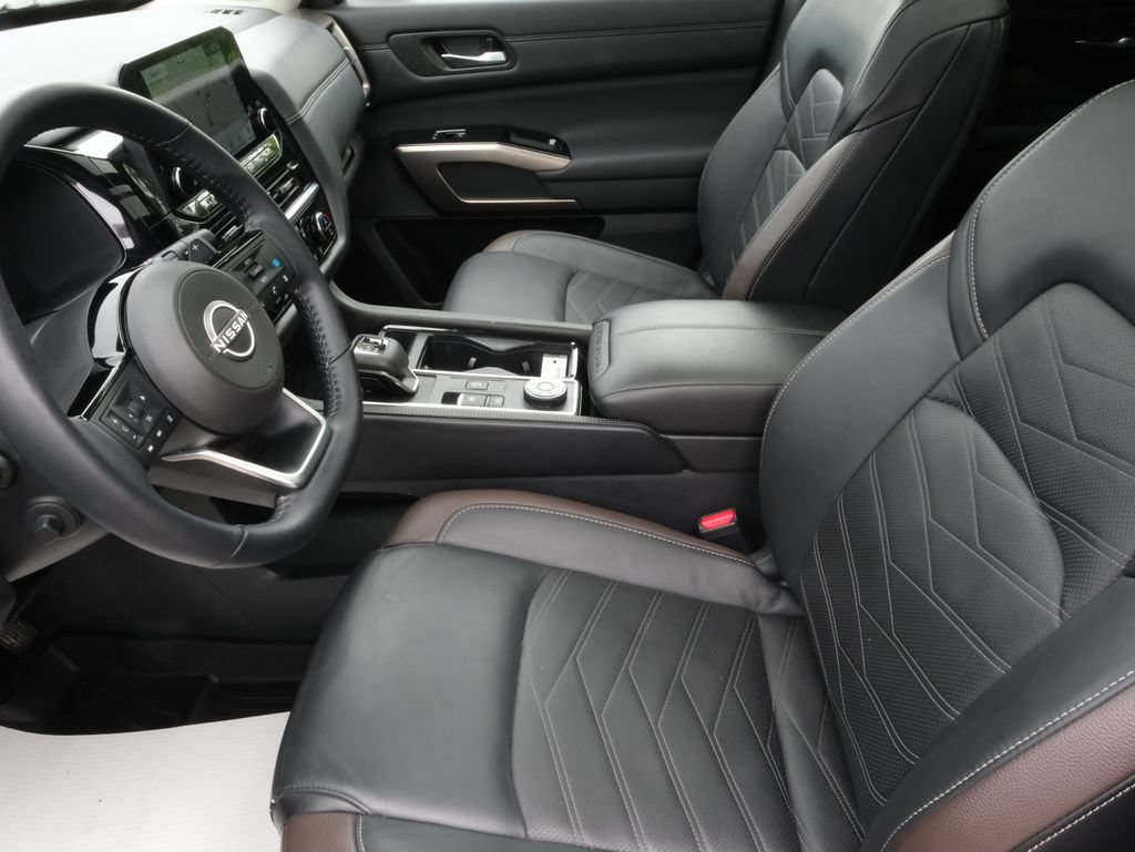 Used 2025 Nissan Pathfinder Platinum AWD/4WD image 5