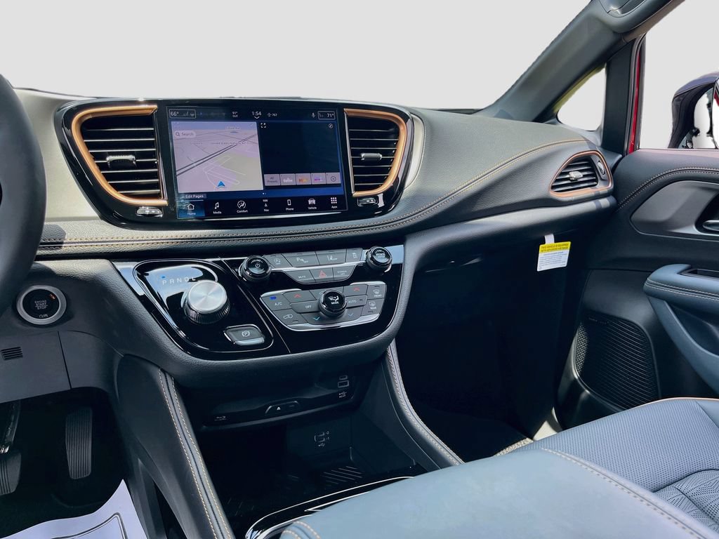 New 2027 Chrysler Pacifica Pinnacle w/ Theater Group FWD image 25
