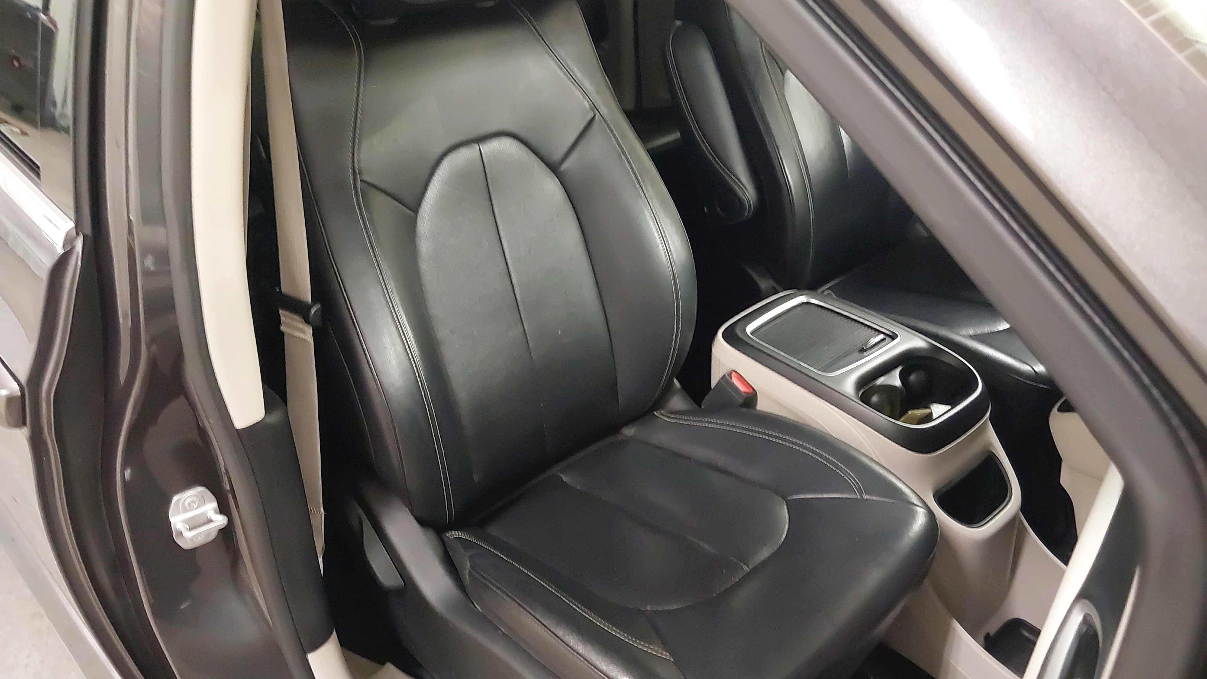 Used 2022 Chrysler Pacifica Touring-L image 27