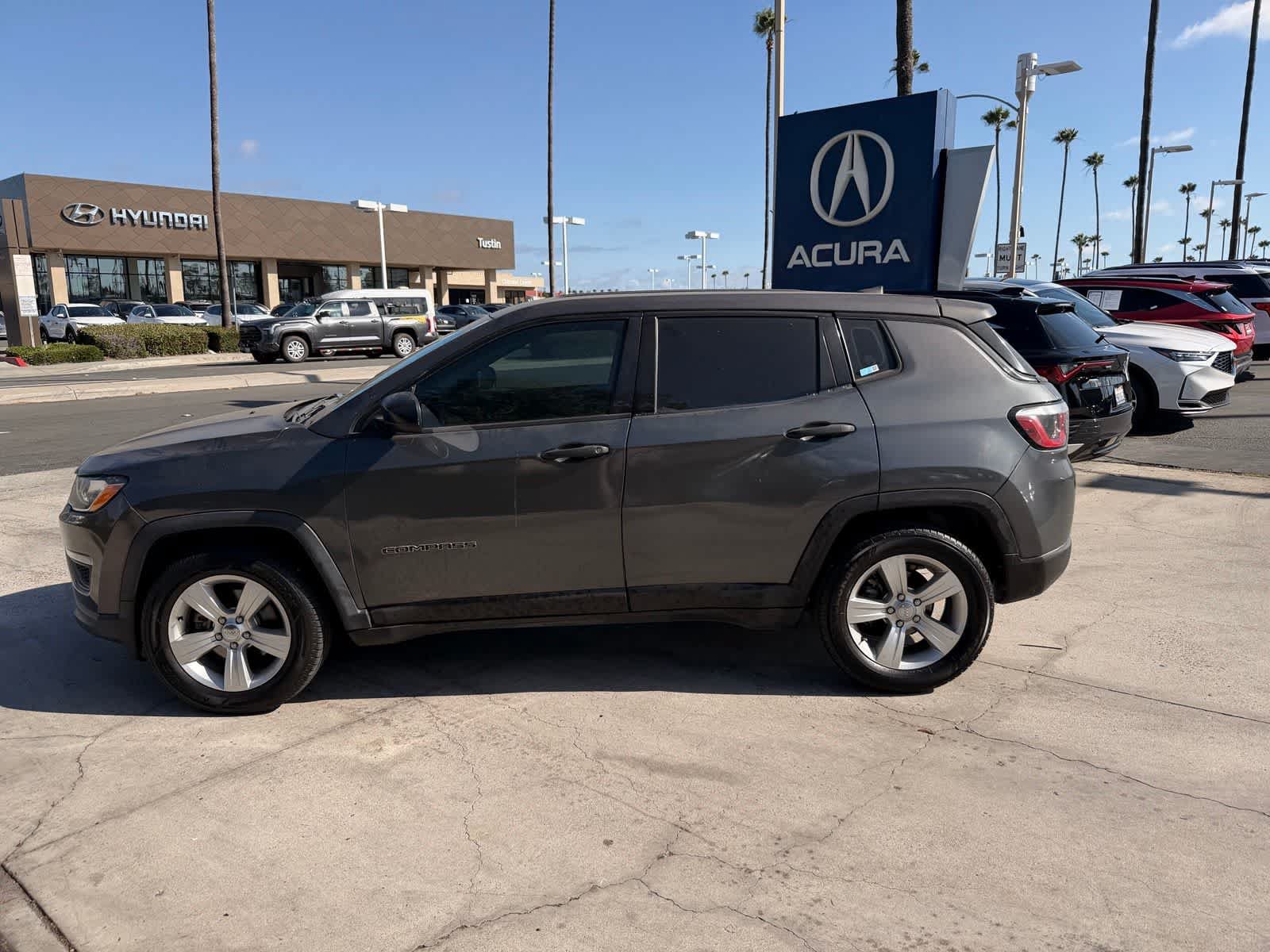 Used 2019 Jeep Compass Sport FWD image 2