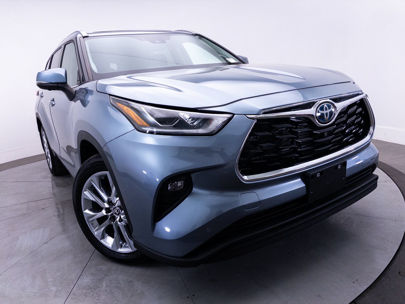 Used 2023 Toyota Highlander Limited AWD/4WD image 4