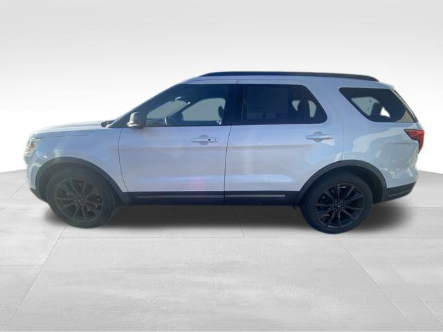 Used 2018 Ford Explorer XLT w/ Equipment Group 202A FWD image 4