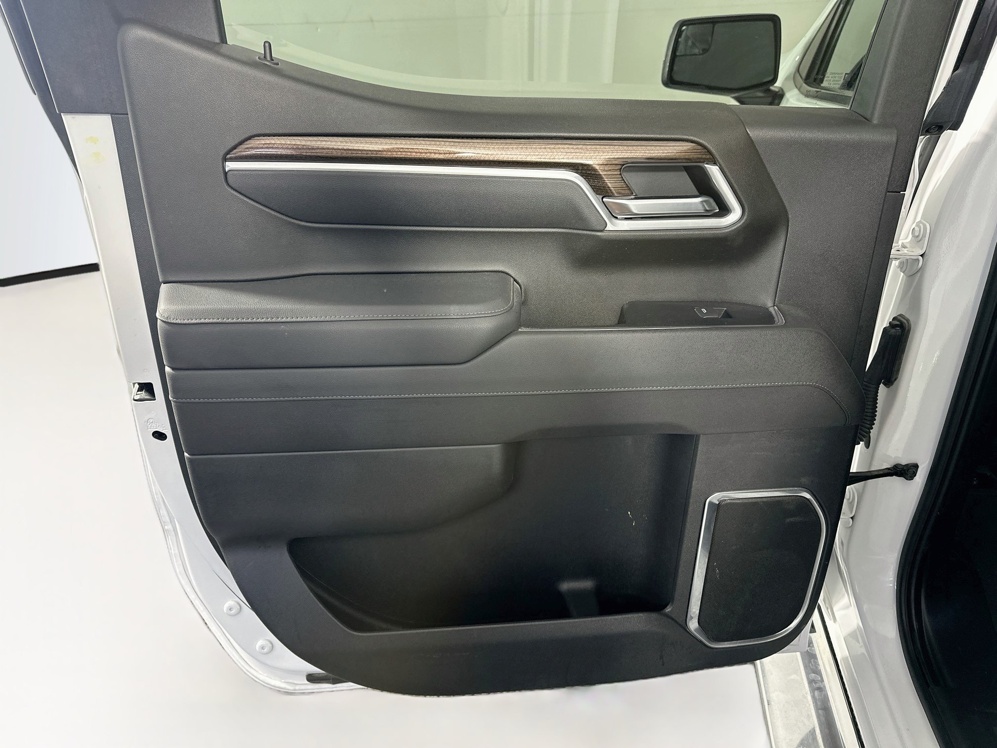Used 2025 Chevrolet Silverado 1500 LT AWD/4WD image 25