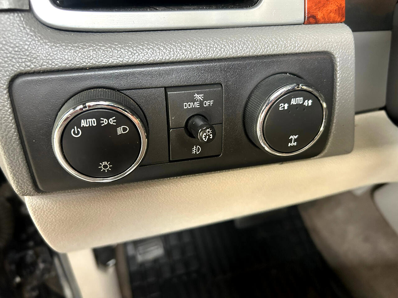 Used 2012 Chevrolet Suburban LT w/ Luxury Package image 12