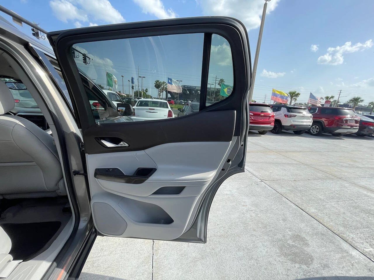 Used 2019 GMC Acadia SLT FWD image 14