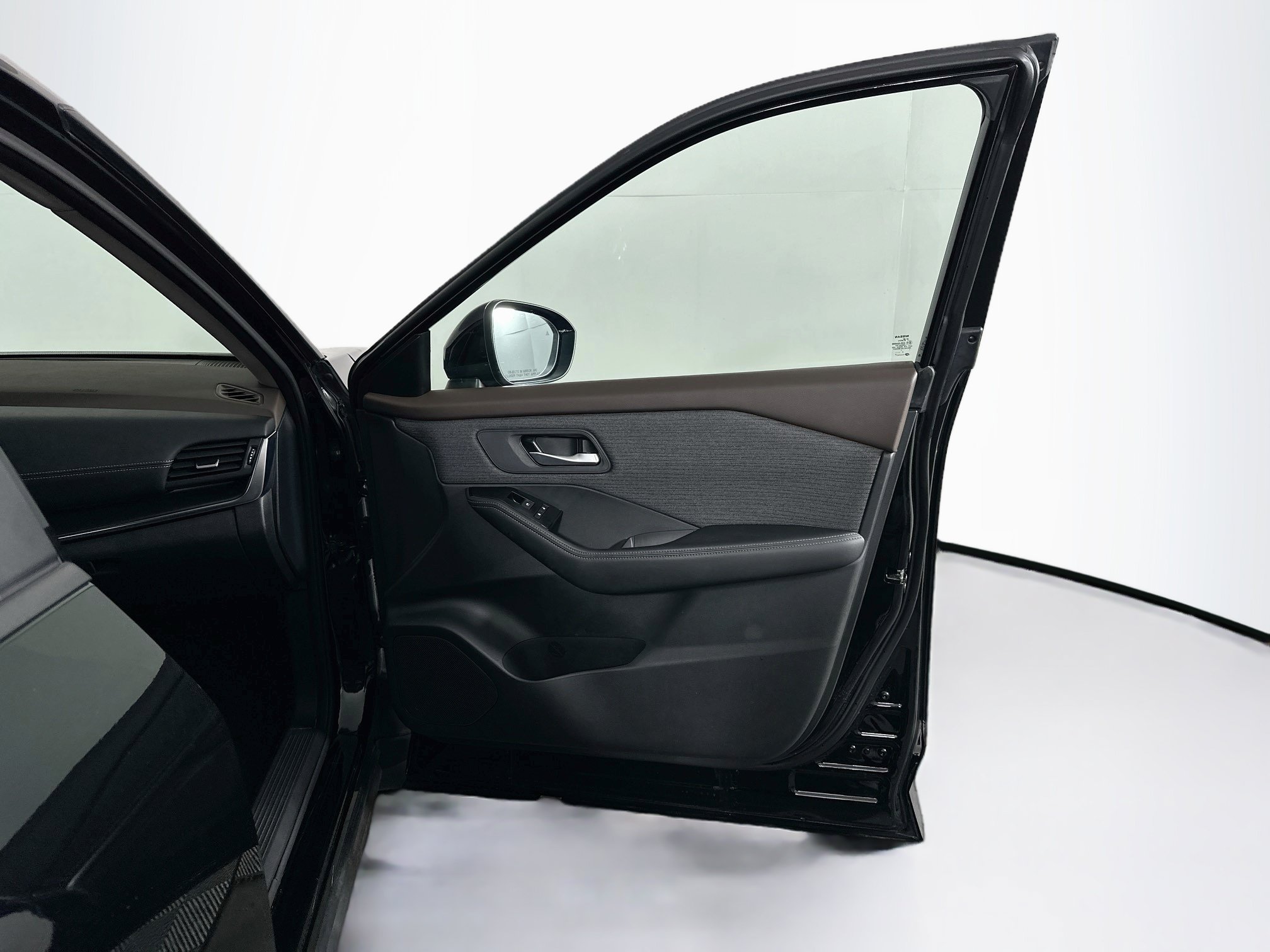 Used 2023 Nissan Rogue SV AWD/4WD image 30