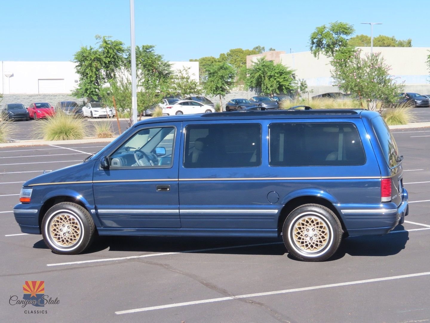 Used 1995 Chrysler Town & Country image 11