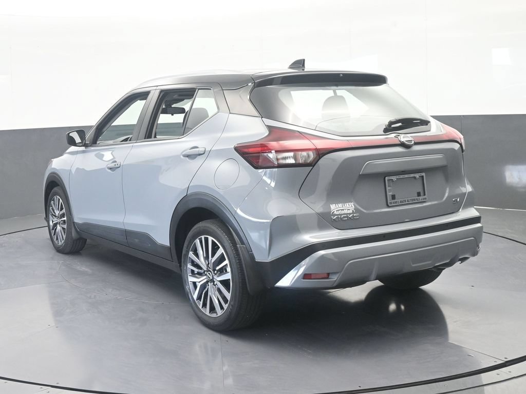 Used 2023 Nissan Kicks SV FWD image 4