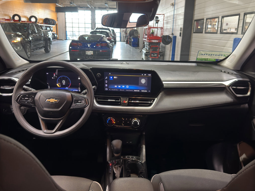Used 2025 Chevrolet TrailBlazer LT AWD/4WD image 13