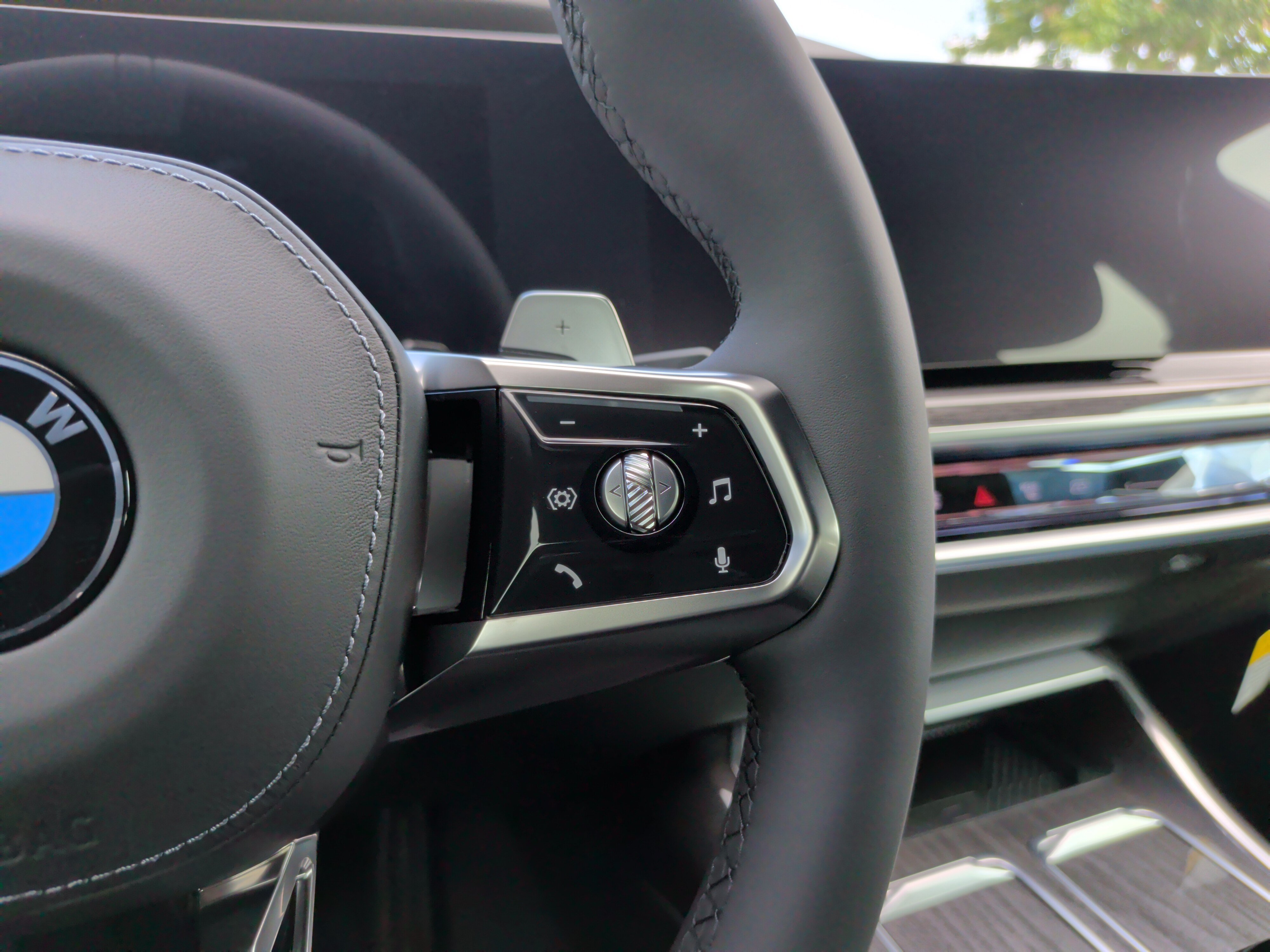 New 2026 BMW 740i w/ Premium Package RWD image 23