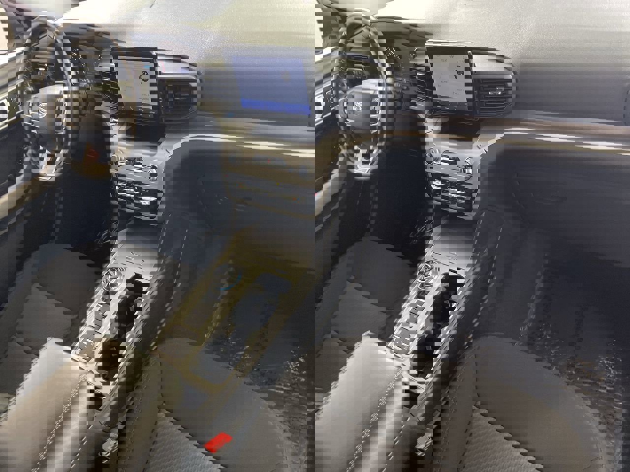 Used 2022 Ford Explorer XLT image 25