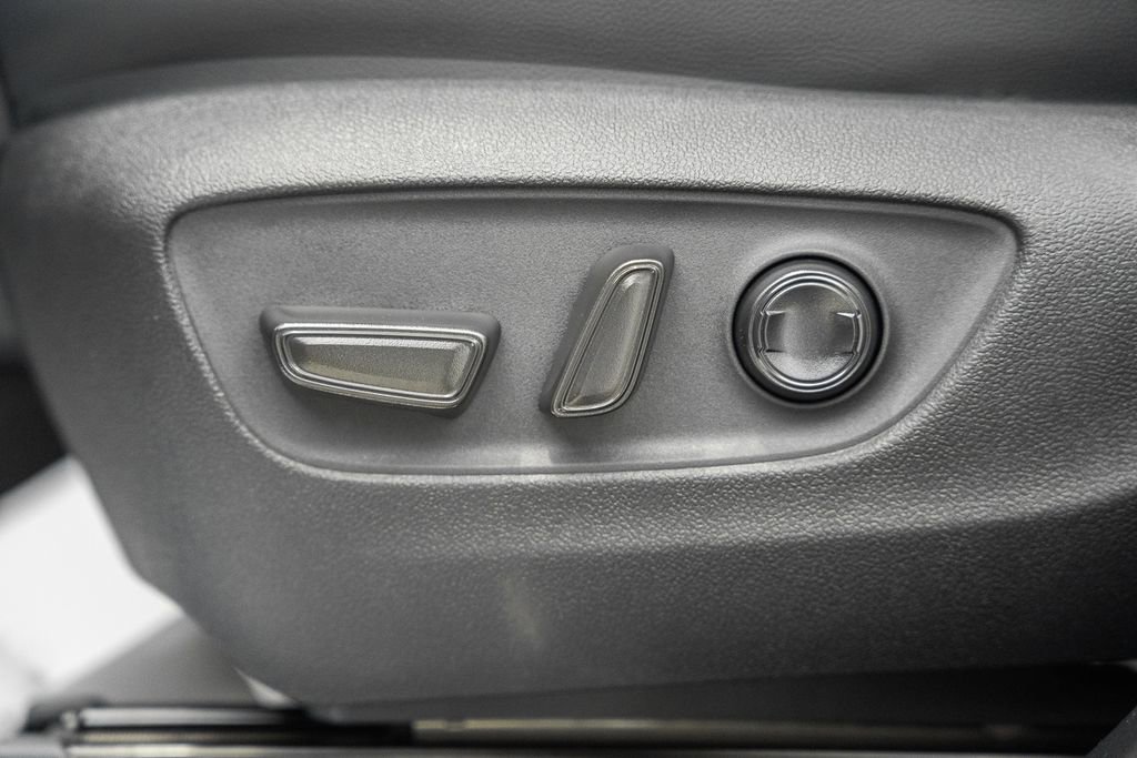 New 2026 Toyota Highlander Platinum image 40