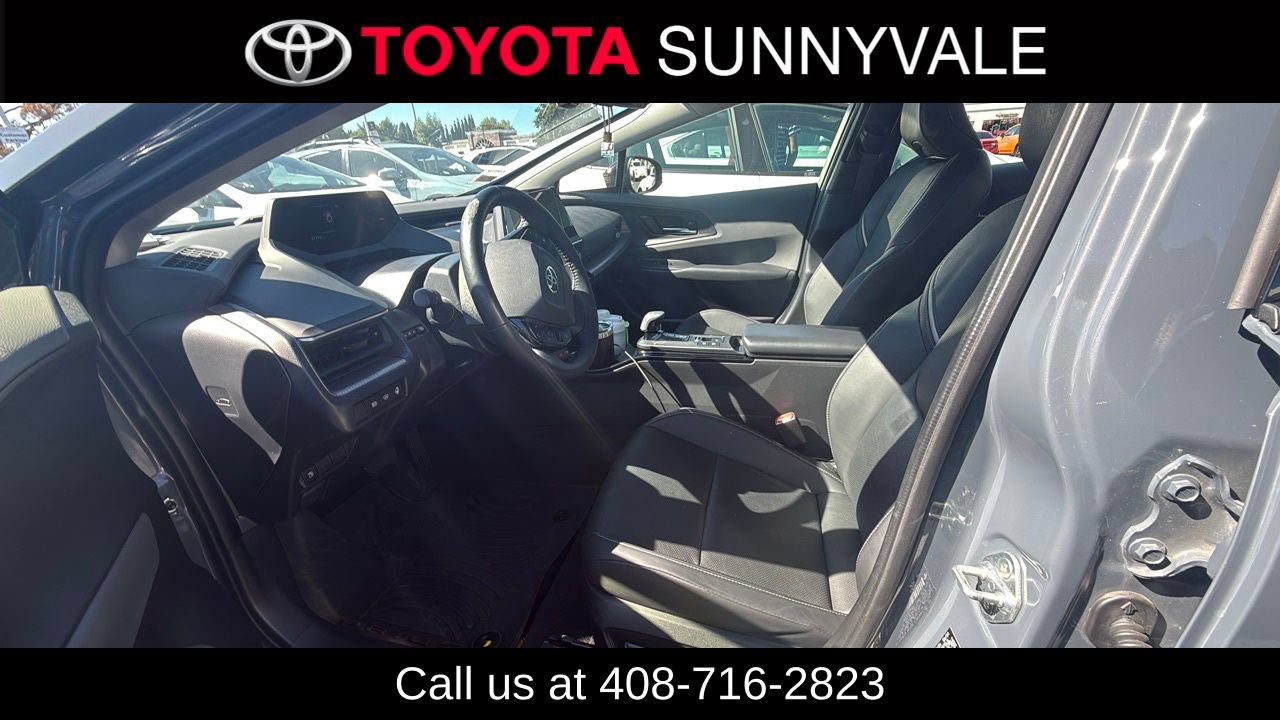 Used 2024 Toyota Prius XLE FWD image 3