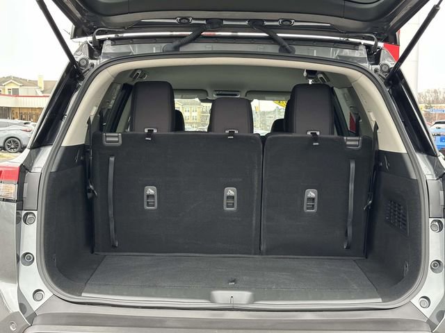 Used 2024 Nissan Pathfinder SV w/ Black Appearance Package image 12