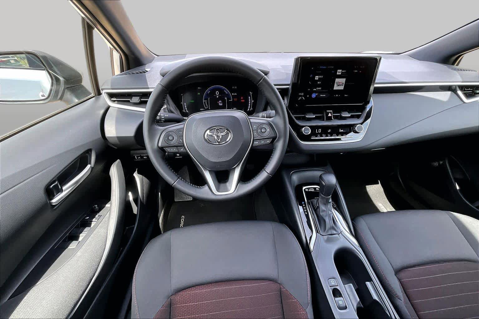 Used 2026 Toyota Corolla SE FWD image 6