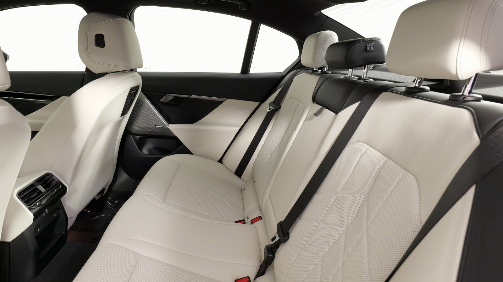 Used 2024 BMW 530i xDrive image 39