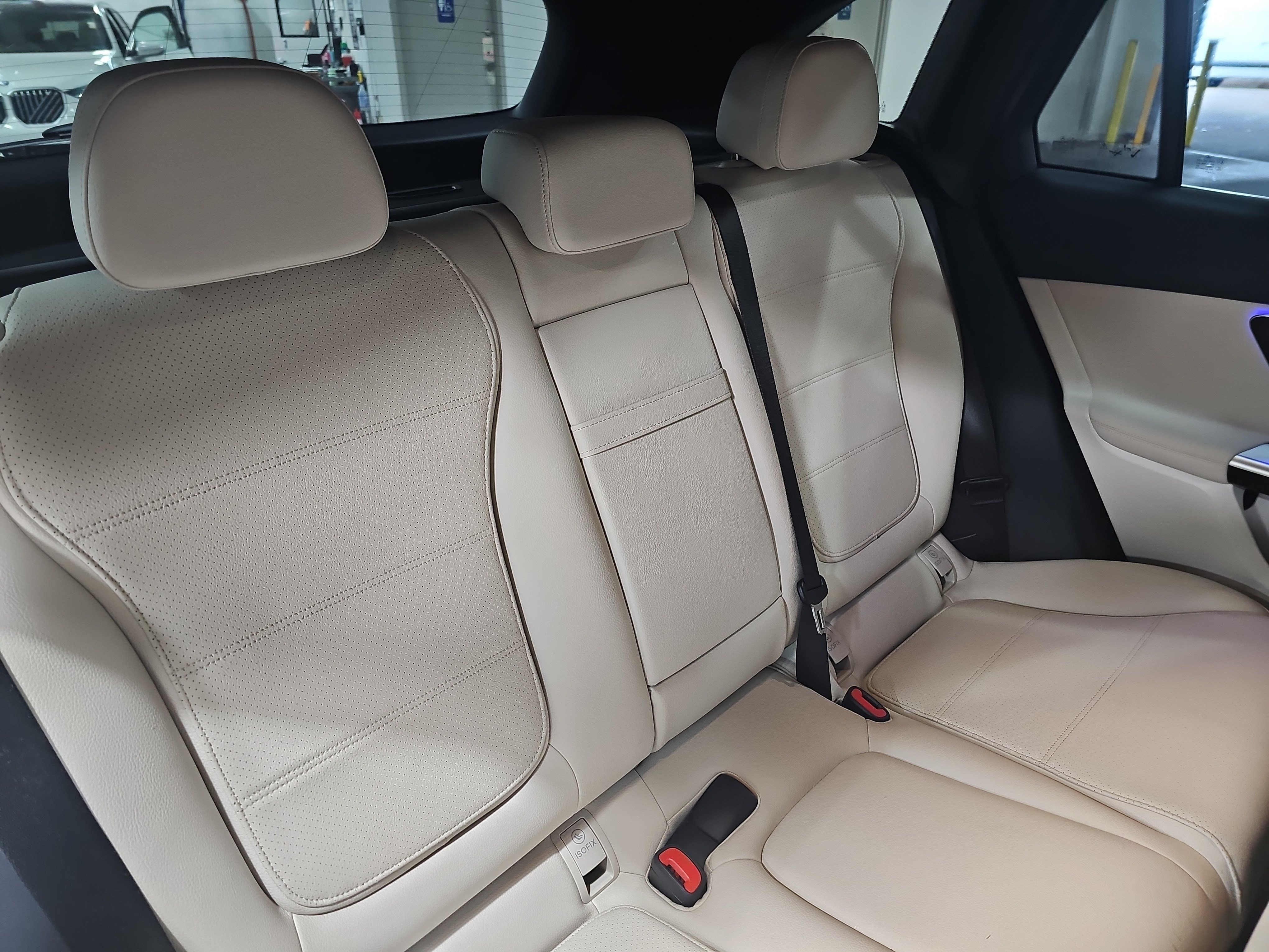 Used 2025 Mercedes-Benz GLC 300 4MATIC image 13