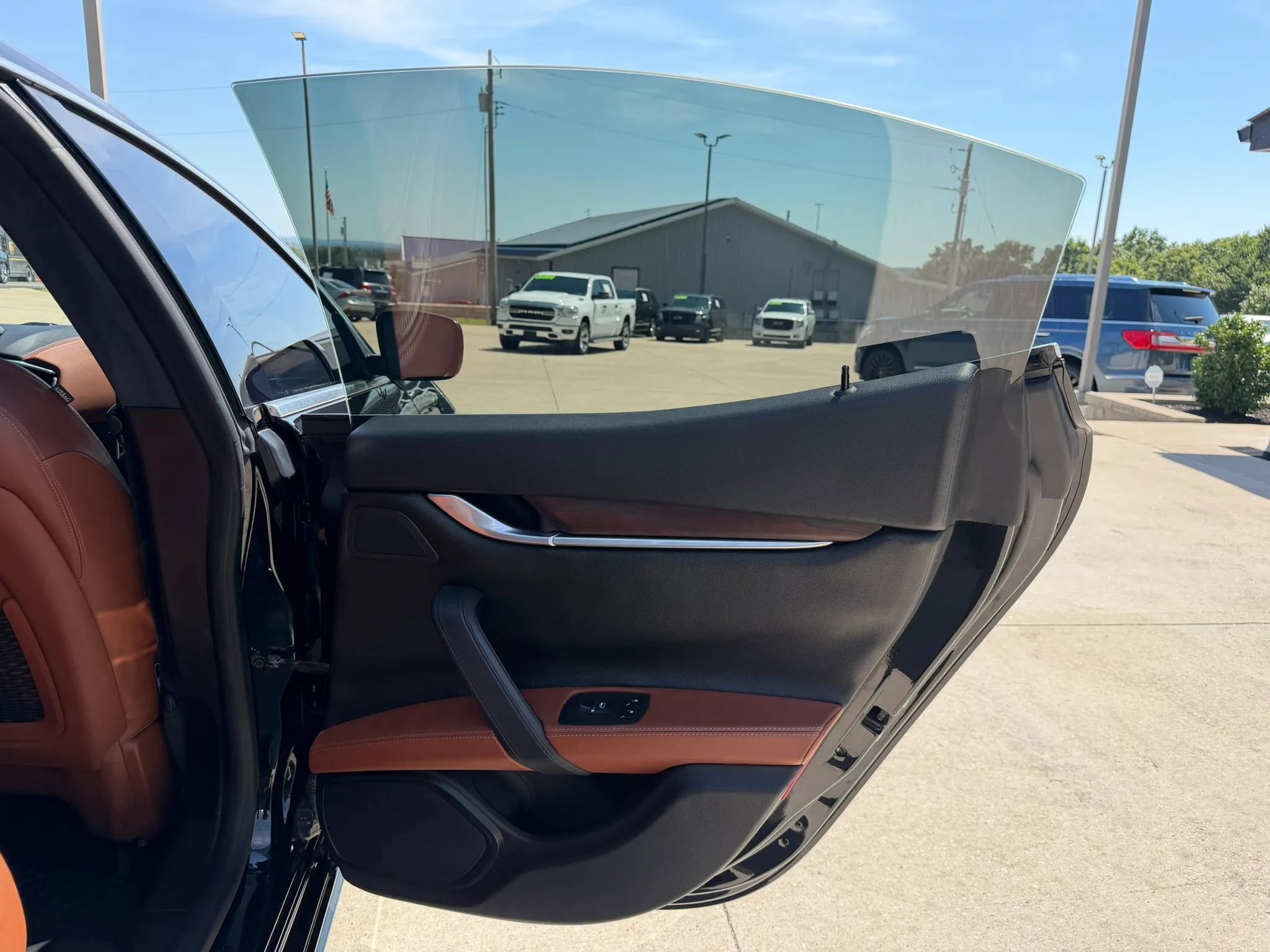 Used 2016 Maserati Ghibli S RWD image 41