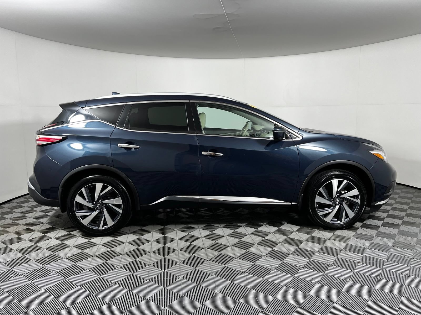 Used 2018 Nissan Murano Platinum w/ Cargo Package FWD image 4