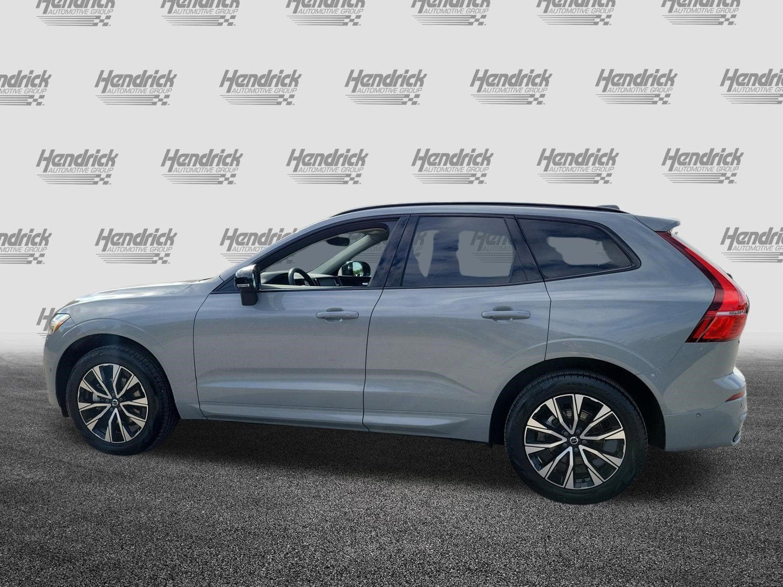 Used 2025 Volvo XC60 B5 Plus image 5