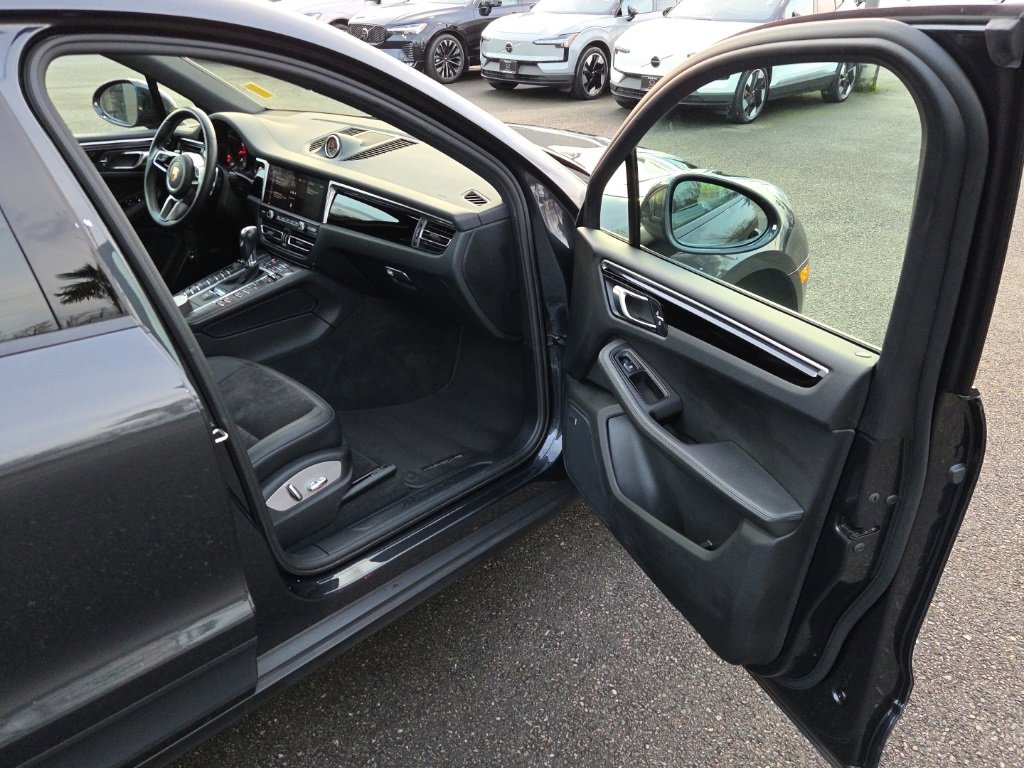 Used 2020 Porsche Macan image 19