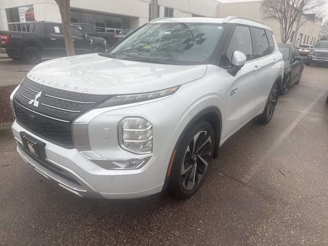 Used 2024 Mitsubishi Outlander SEL image 1