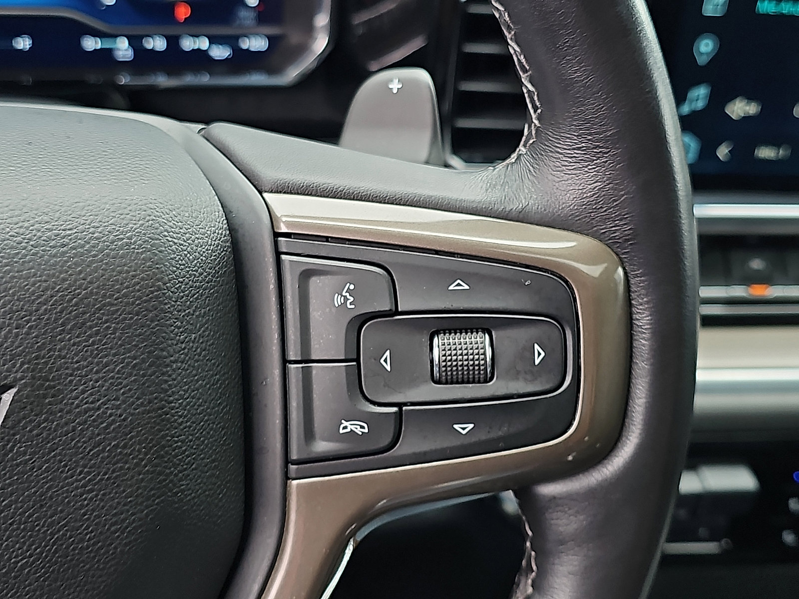 Used 2022 Chevrolet Silverado 1500 High Country w/ High Country Premium Package AWD/4WD image 25