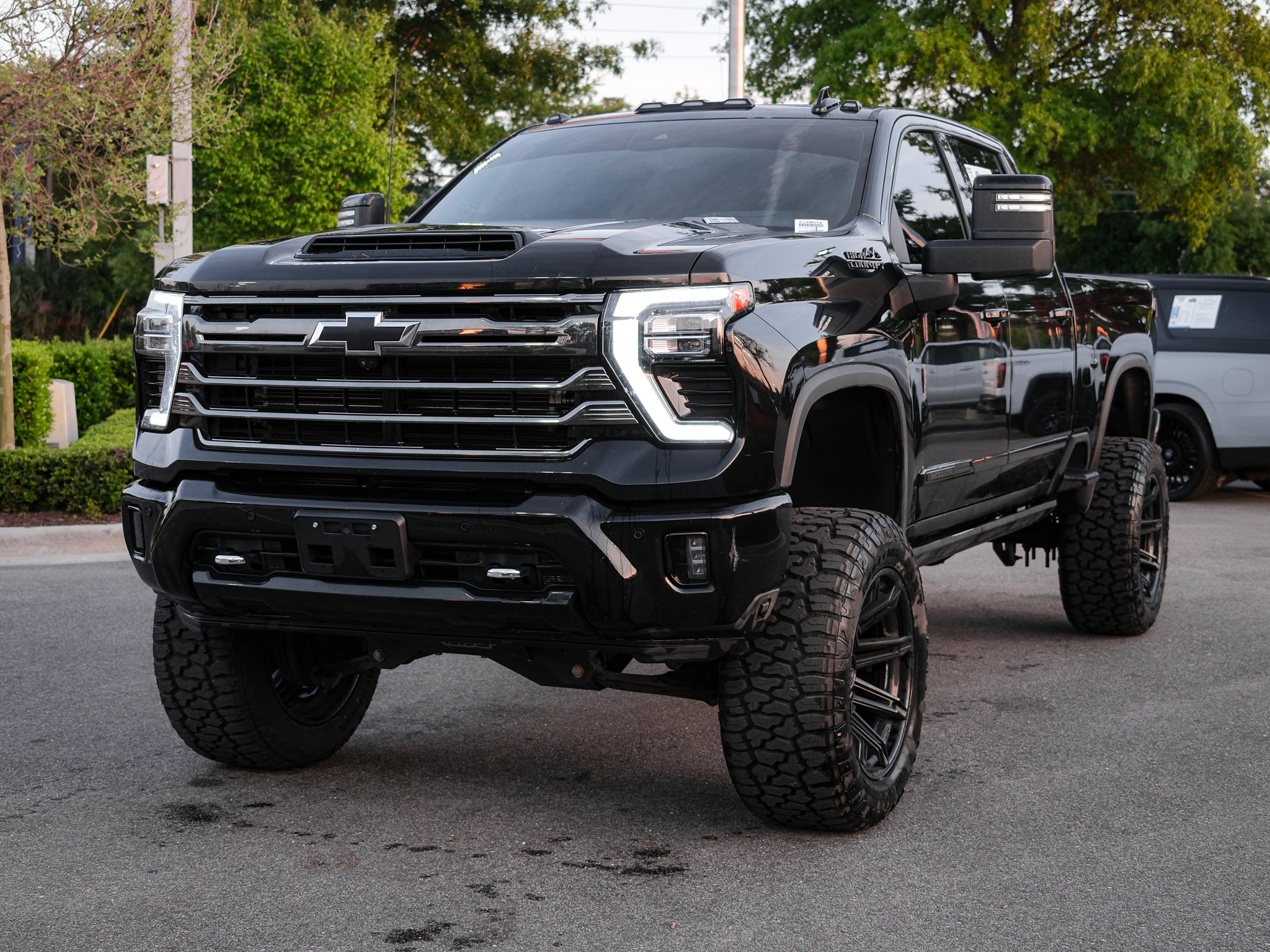 Used 2024 Chevrolet Silverado 3500 High Country w/ High Country Premium Package AWD/4WD image 9