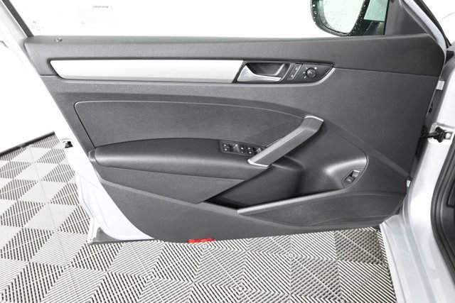 Certified 2021 Volkswagen Passat 2.0T S image 17