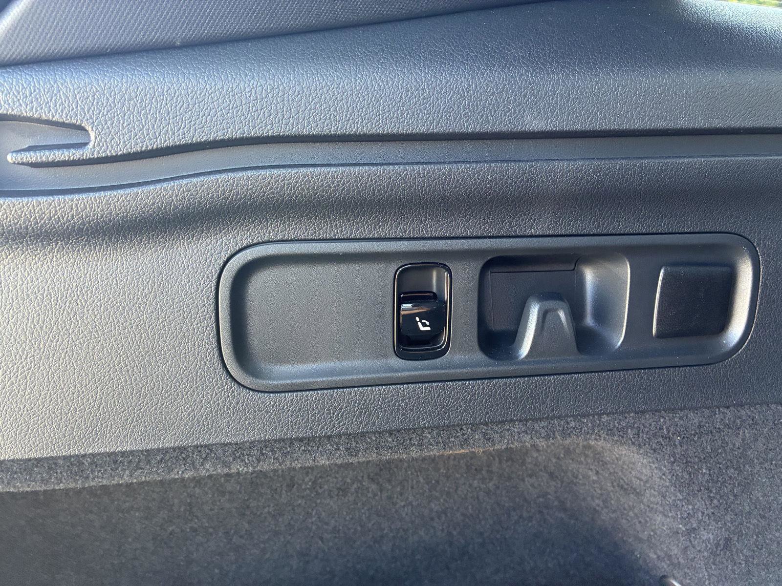 Used 2026 Mercedes-Benz GLC 300 image 23
