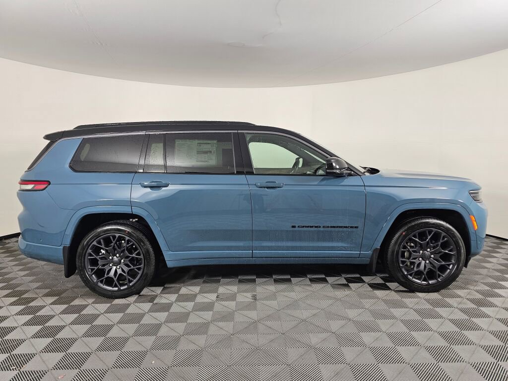 New 2026 Jeep Grand Cherokee L Summit AWD/4WD image 3