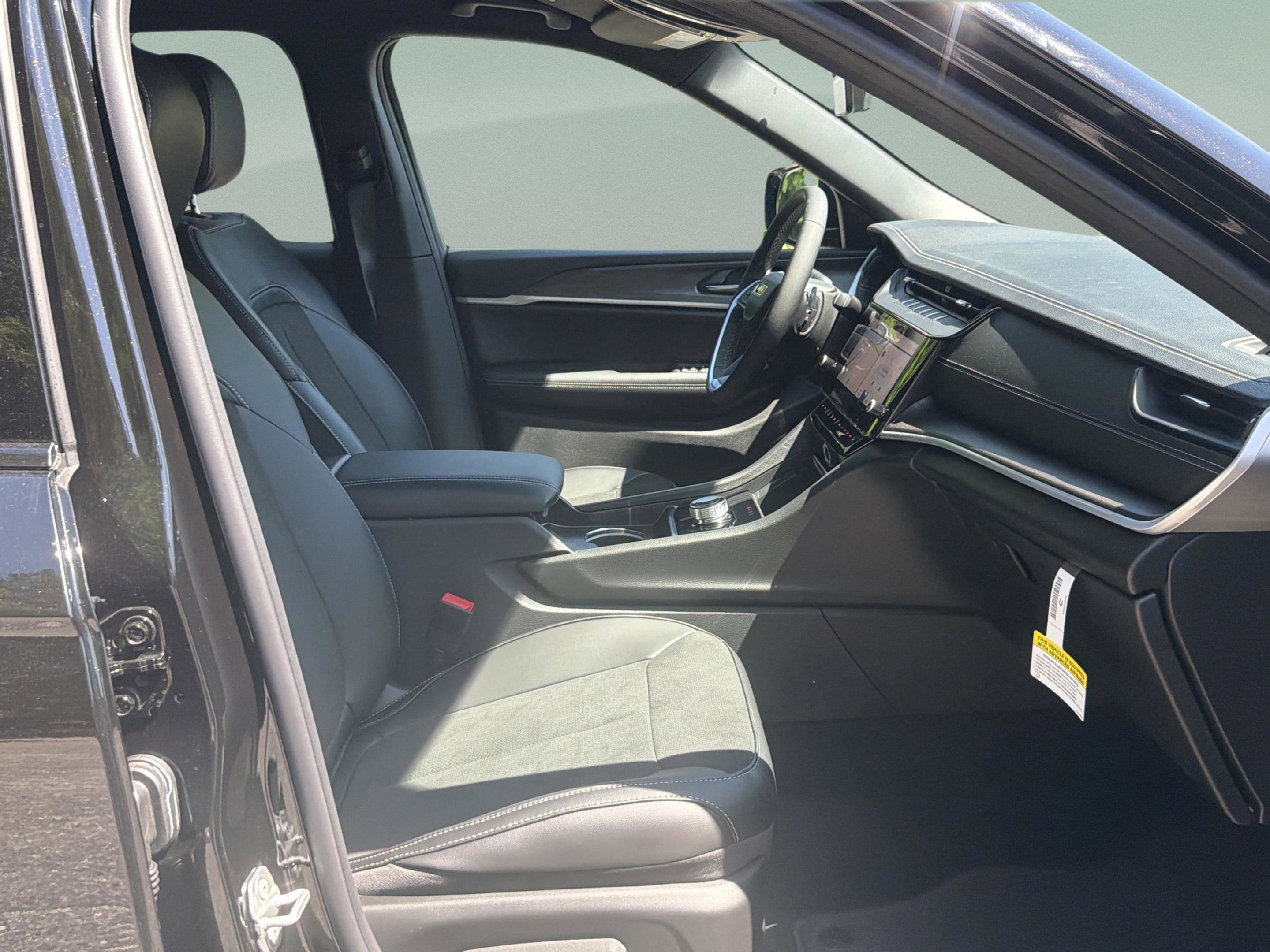 New 2026 Jeep Grand Cherokee L 2WD image 23