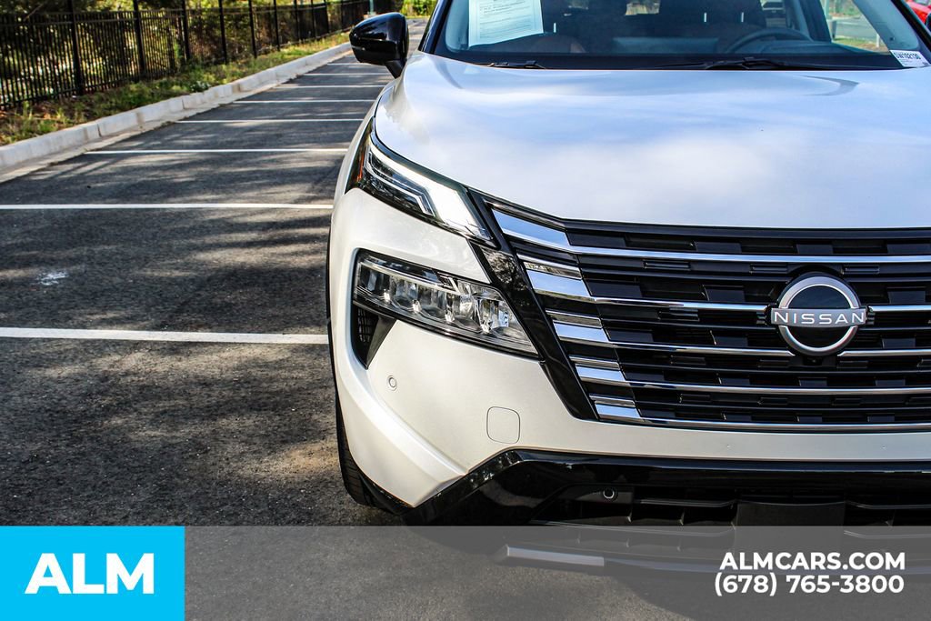 Used 2025 Nissan Rogue Platinum w/ Platinum Premium Package FWD image 12