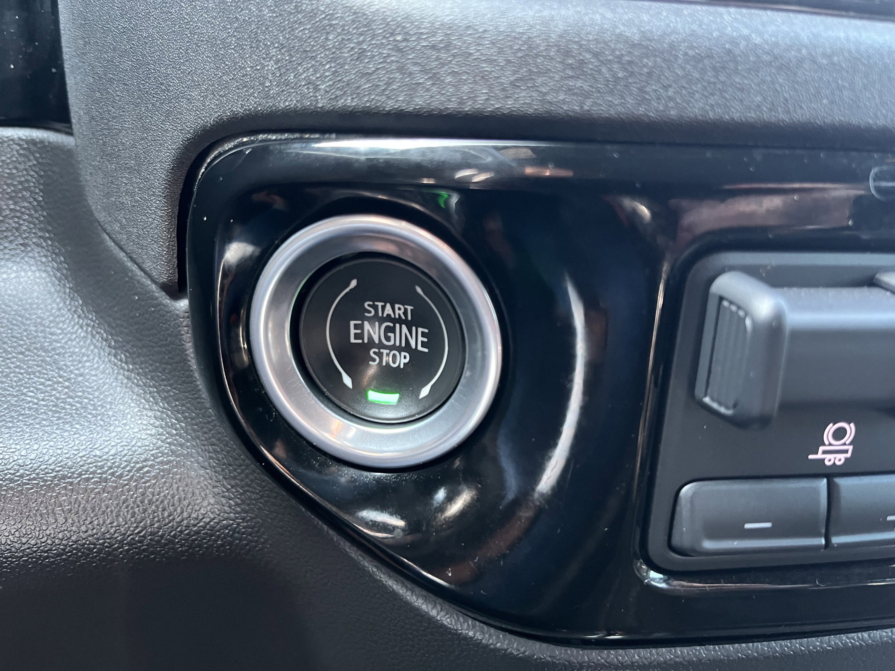 Used 2022 Chevrolet Silverado 1500 ZR2 w/ Technology Package image 12