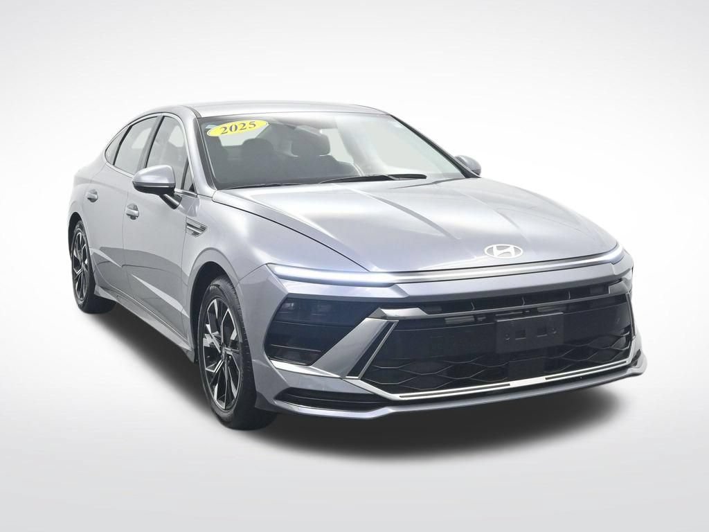 Used 2025 Hyundai Sonata SEL FWD image 3