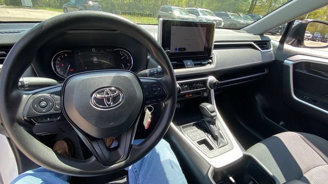 Used 2024 Toyota RAV4 LE AWD/4WD image 19