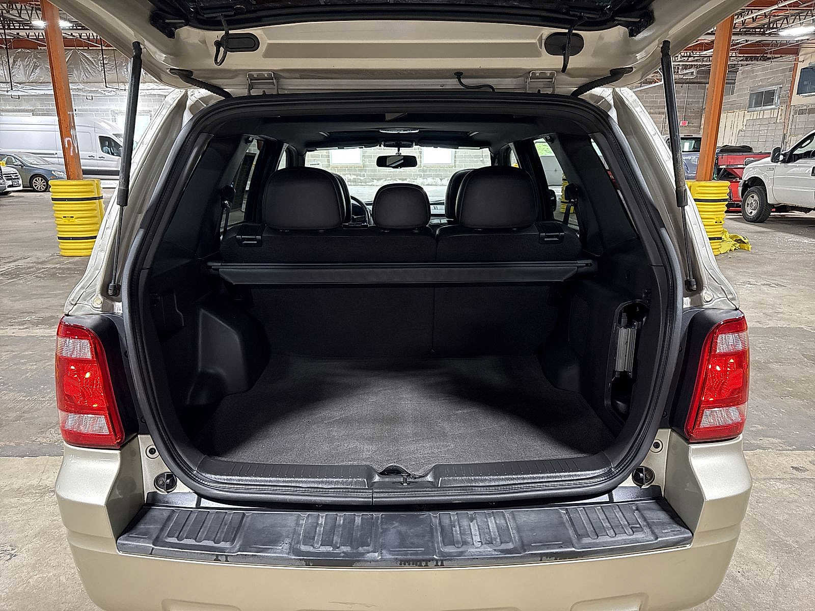 Used 2010 Ford Escape Limited image 11