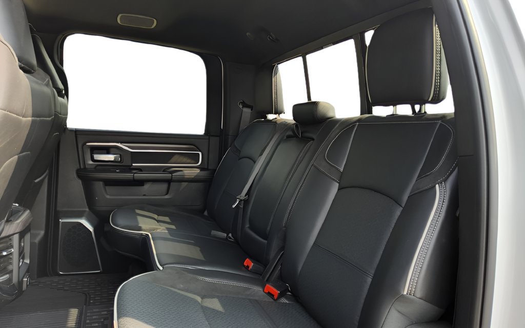 Used 2025 RAM 3500 Laramie AWD/4WD image 28
