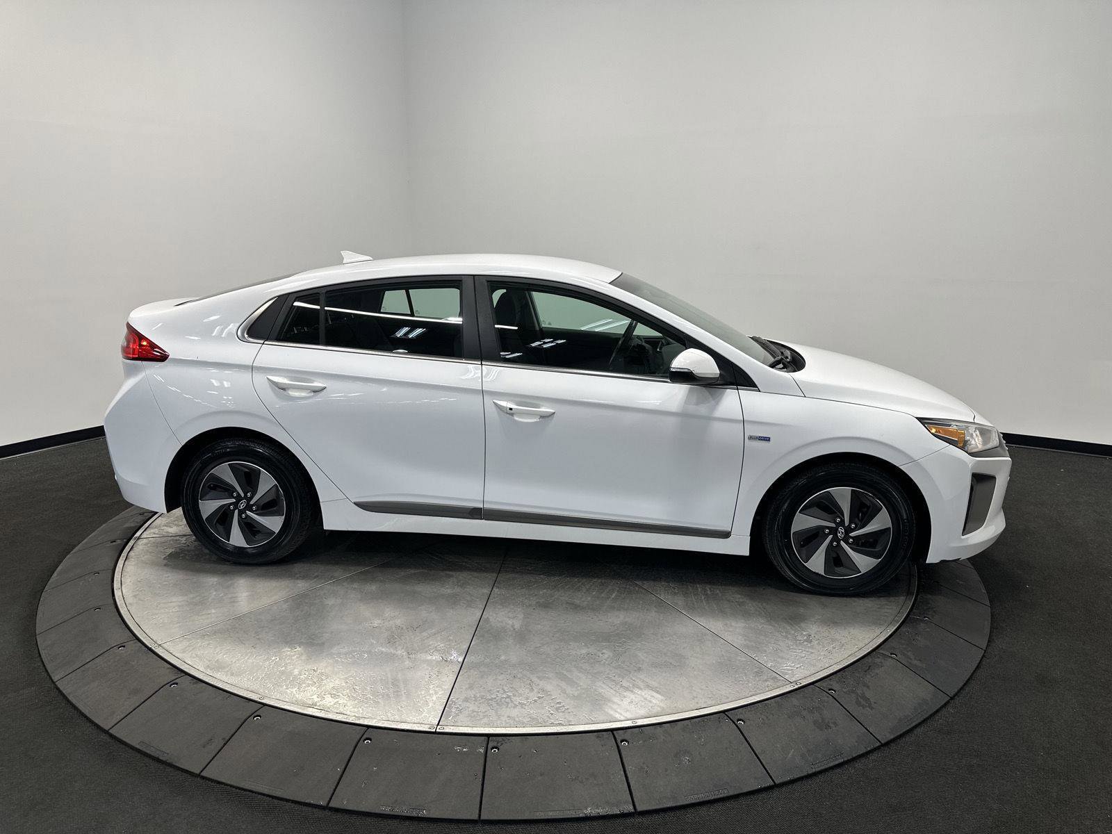 Used 2019 Hyundai Ioniq SEL image 8