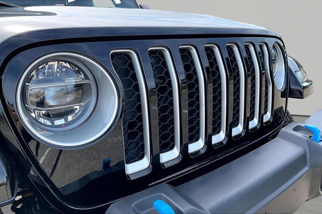 Used 2022 Jeep Wrangler Unlimited Sahara w/ Cold Weather Group AWD/4WD image 28