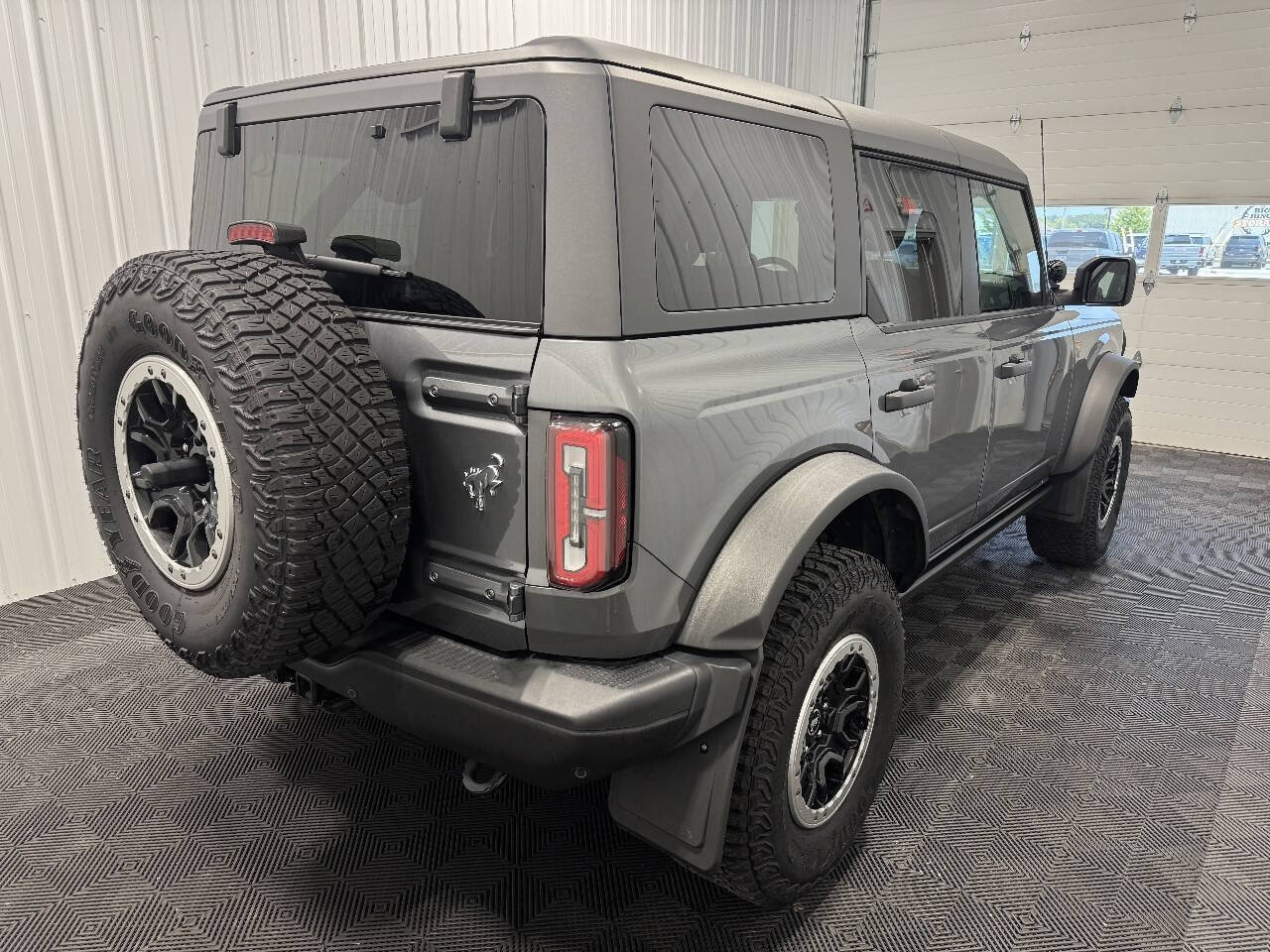 Used 2022 Ford Bronco Badlands w/ Sasquatch Package AWD/4WD image 3