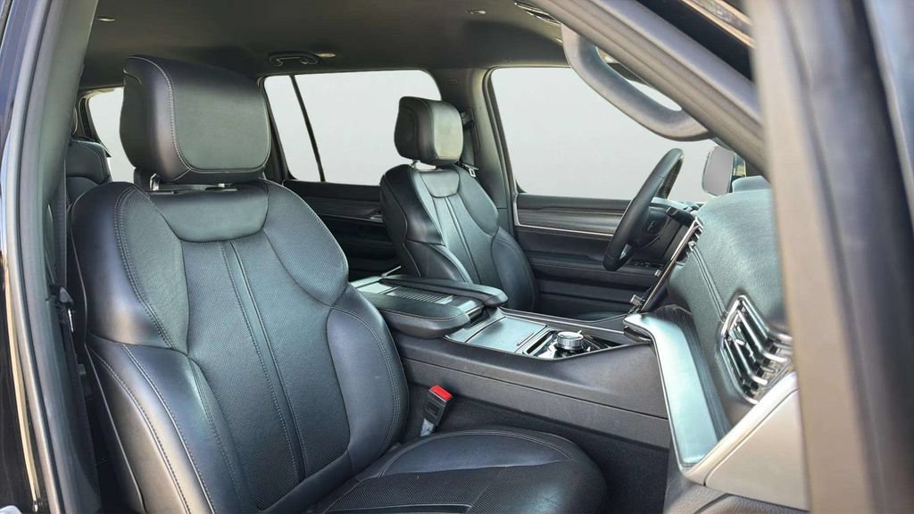 Used 2024 Jeep Wagoneer Series II AWD/4WD image 9