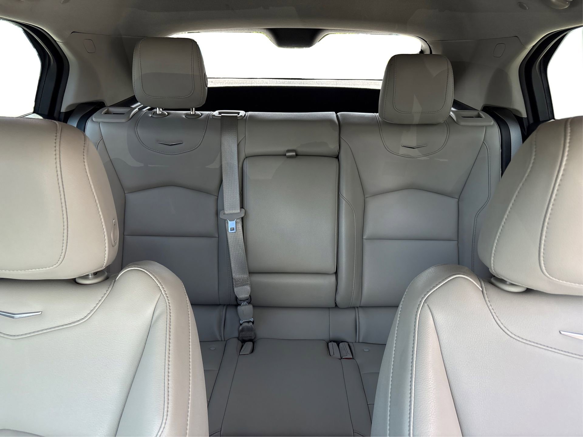 Used 2023 Cadillac XT4 Luxury w/ Driver Awareness Package FWD image 17