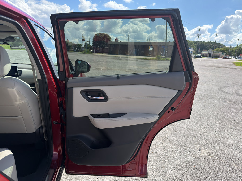 Certified 2024 Nissan Rogue SV w/ SV Premium Package FWD image 17